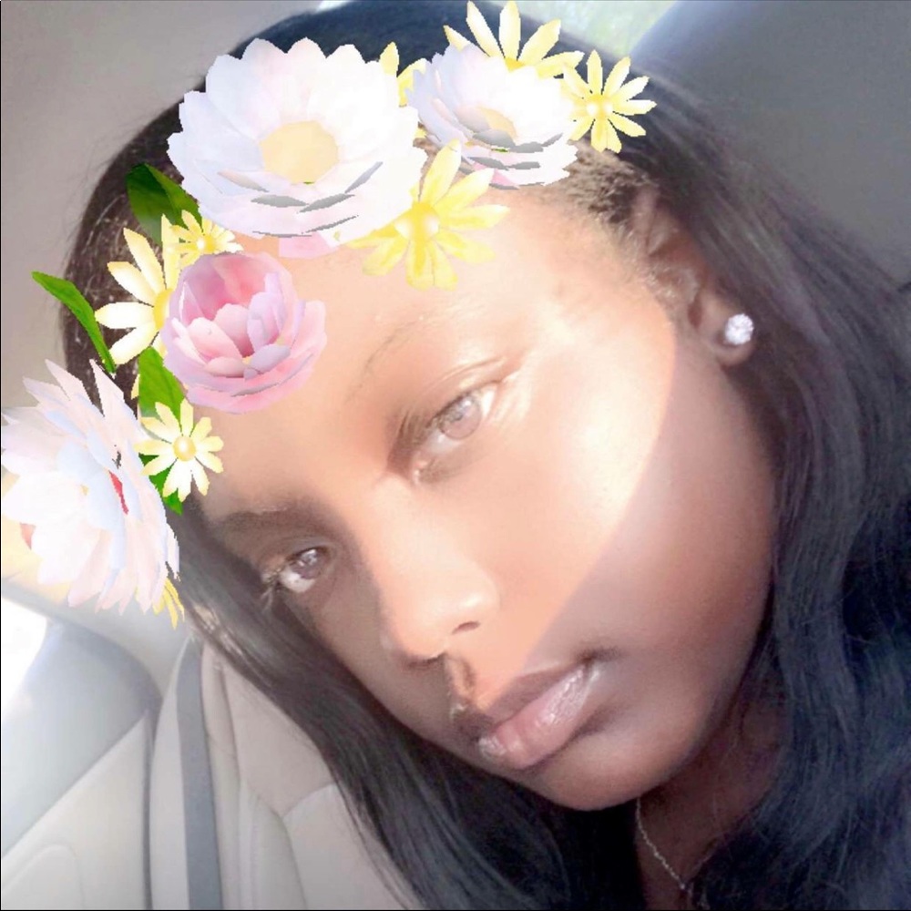 Meet your Posher, Zya